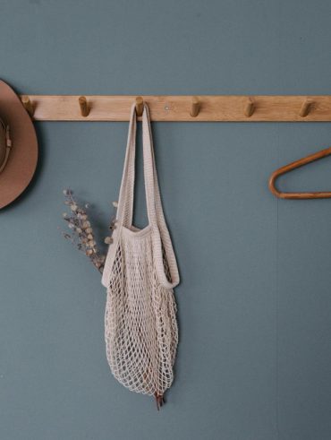 choisir un porte manteaux en bois flotté pour votre intérieur