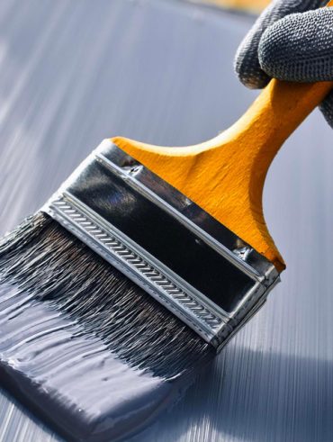 Peindre un meuble avec un effet béton