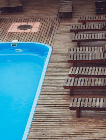 la meilleure piscine hors sol avec une terrasse en bois