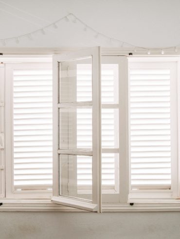 Fenêtre bois blanc pour un intérieur lumineux